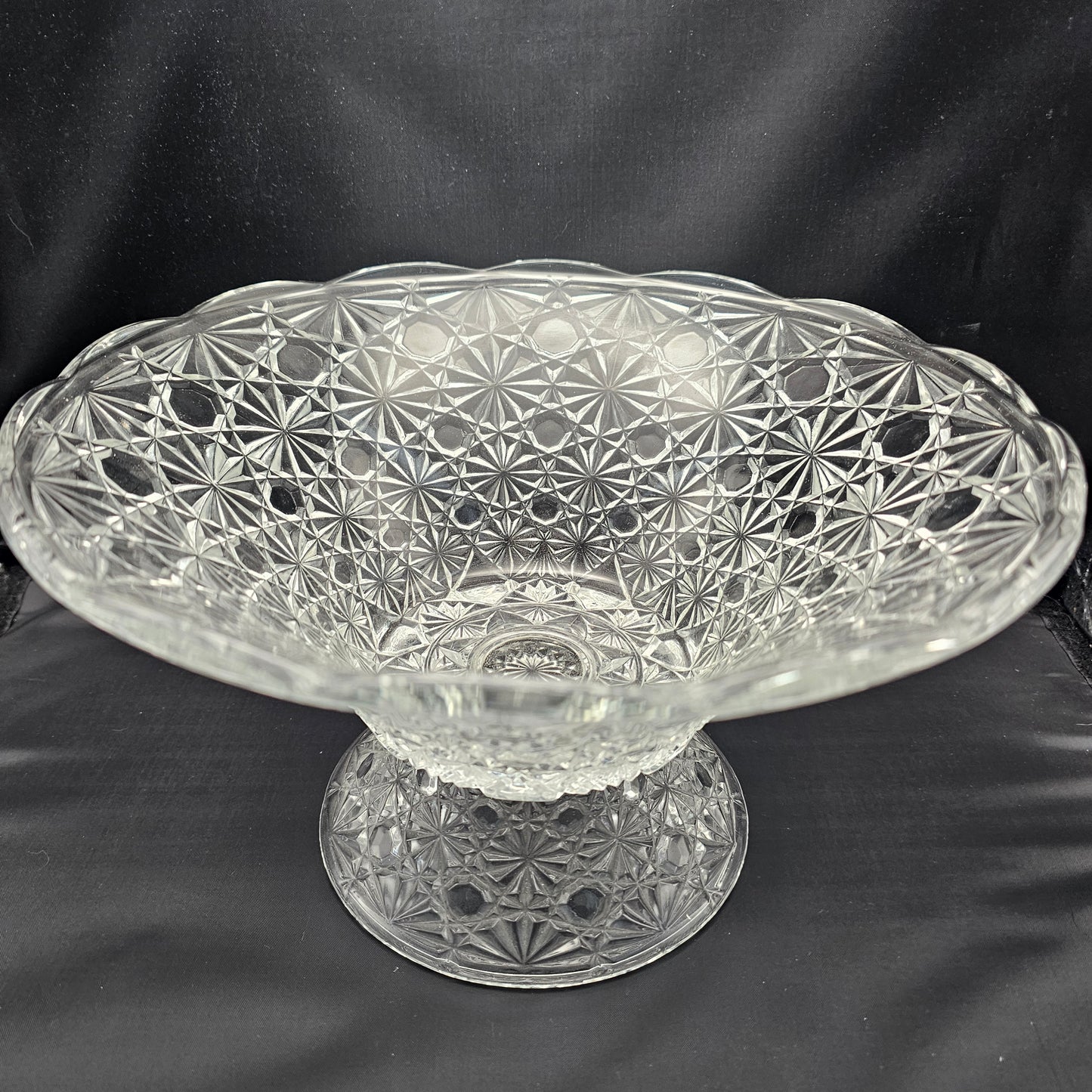 Vintage Daisy and Button Glass Serving Bowl