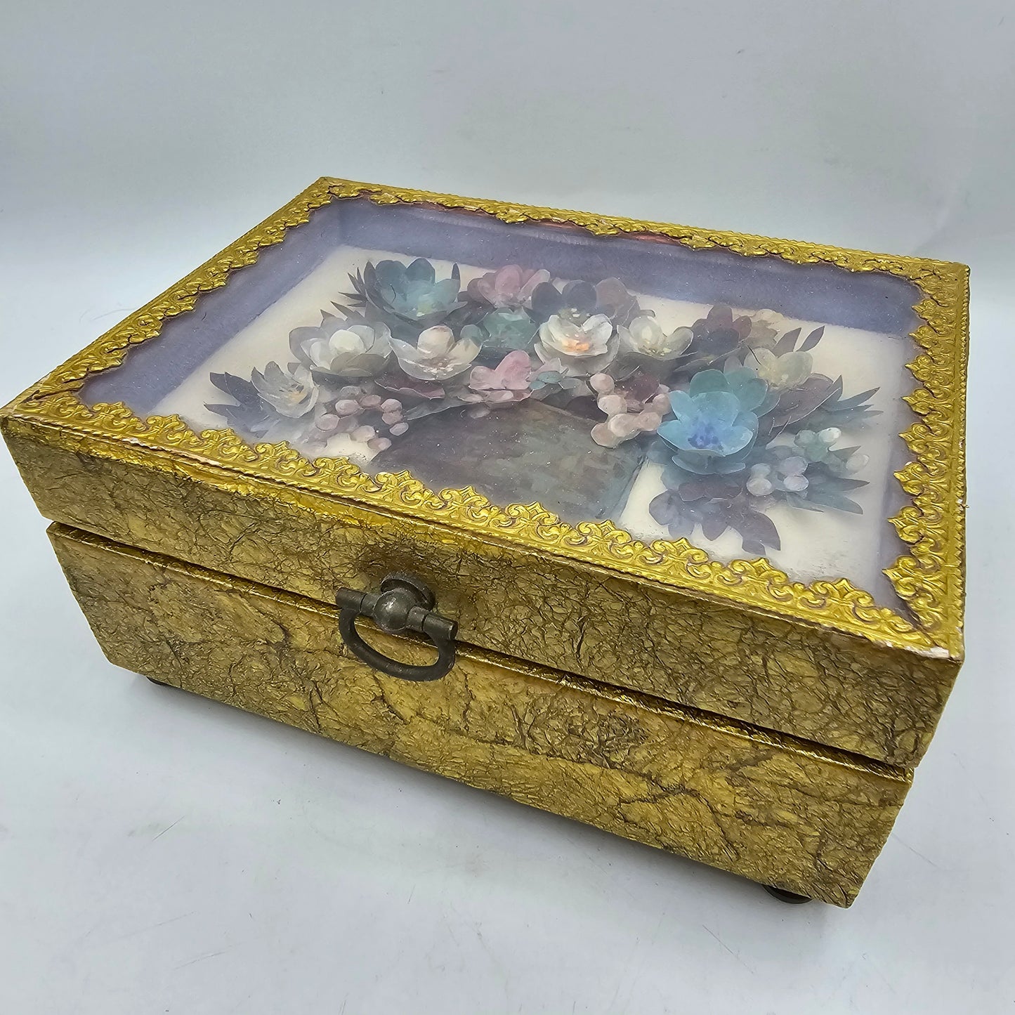 Hinged Jewelry Box with 3D Floral Presentation in the Lid