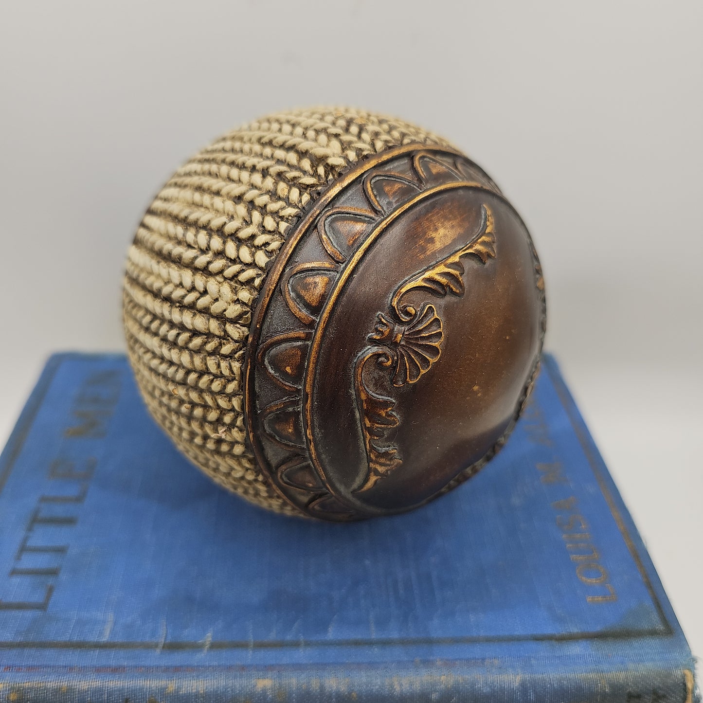 Decorative Orb Brass w/Ribbing