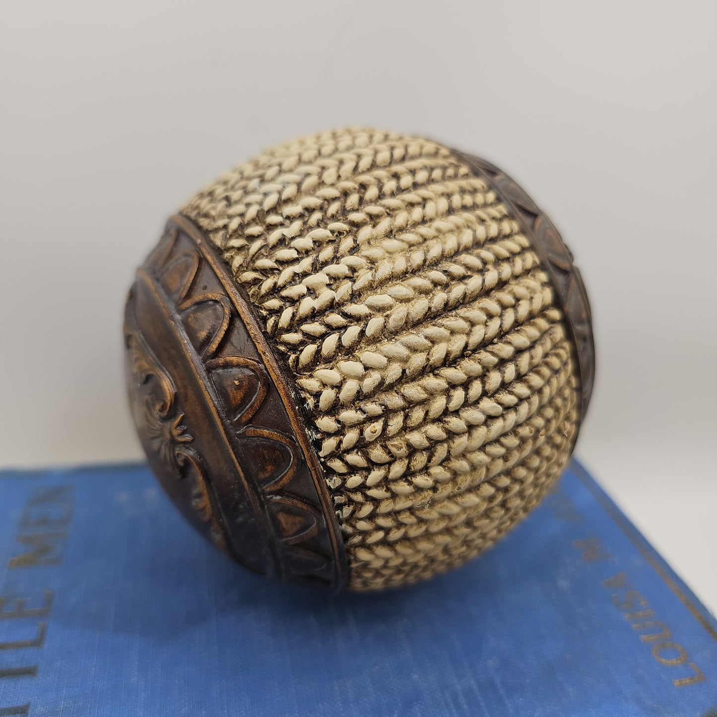 Decorative Orb Brass w/Ribbing