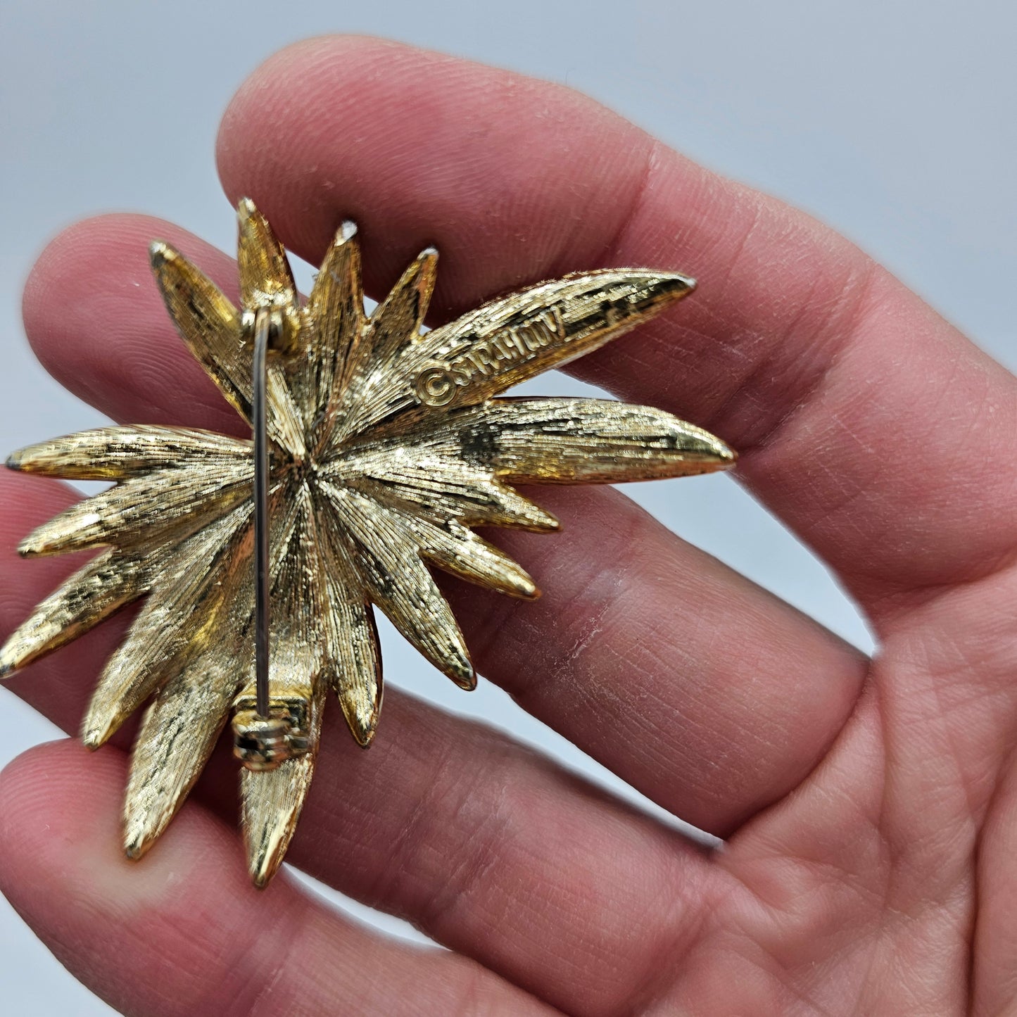 Signed Vintage Sarah Coventry Gold Tone Palm Leaf Starburst Fashion Brooch