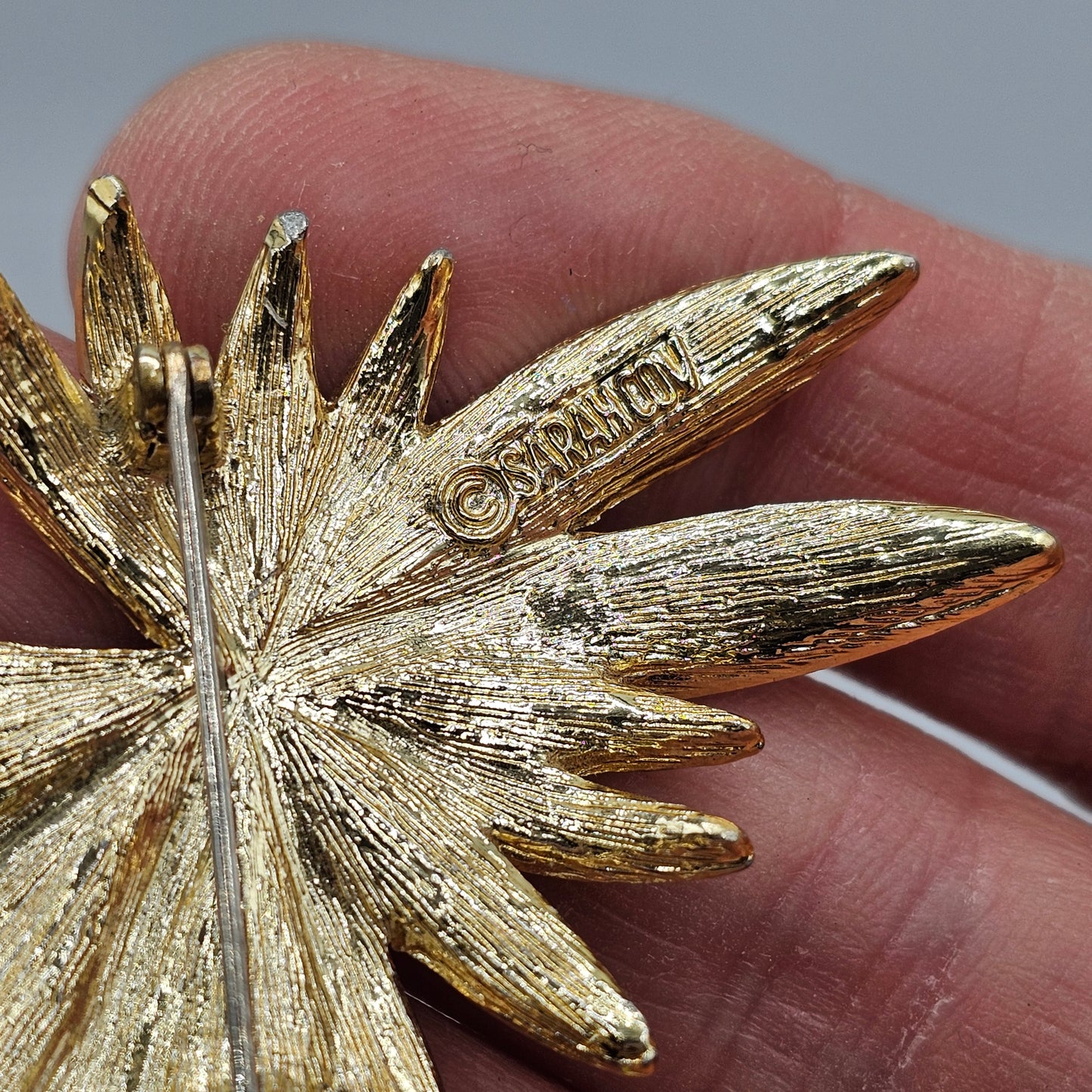 Signed Vintage Sarah Coventry Gold Tone Palm Leaf Starburst Fashion Brooch