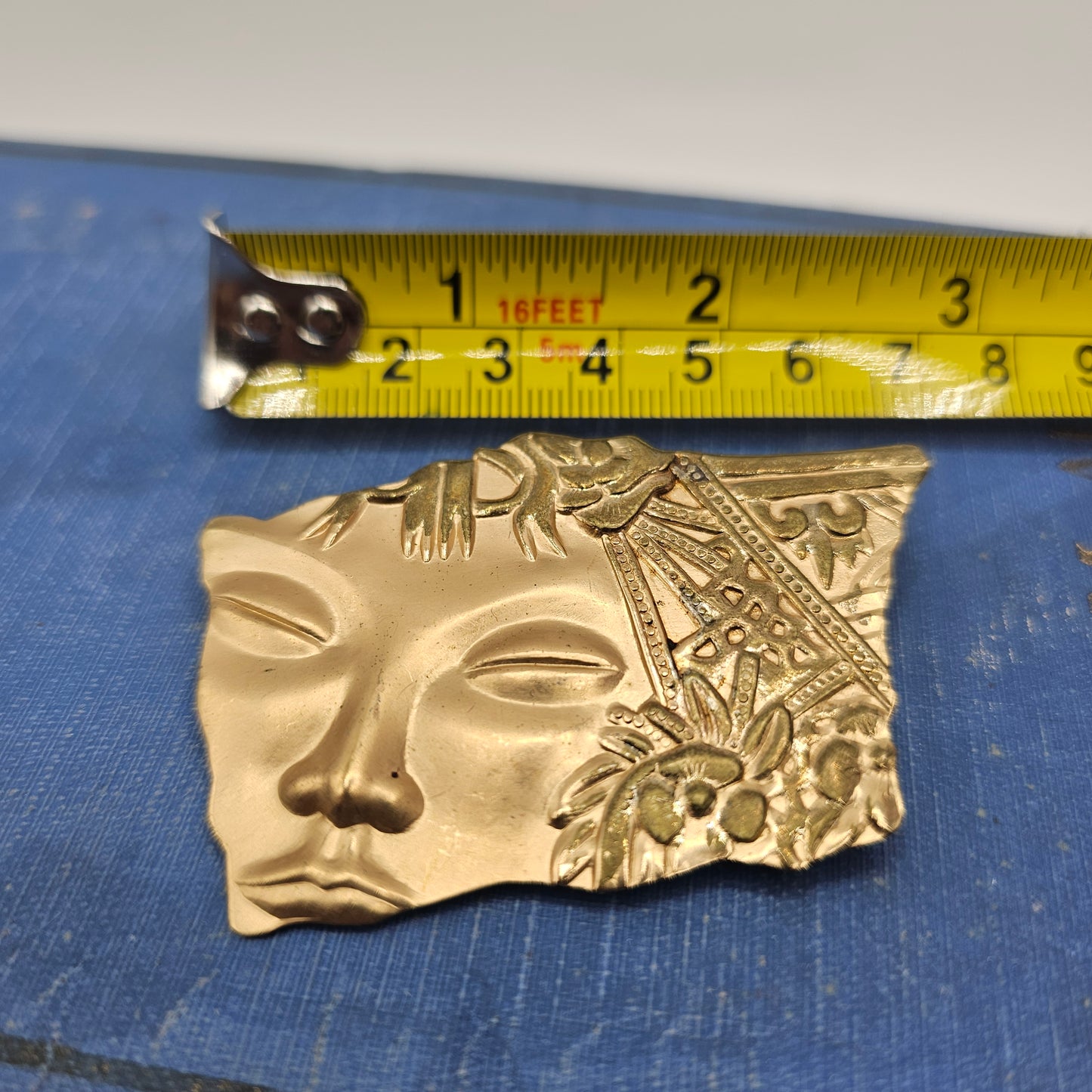 Asian Themed Gold Tone Face Brooch