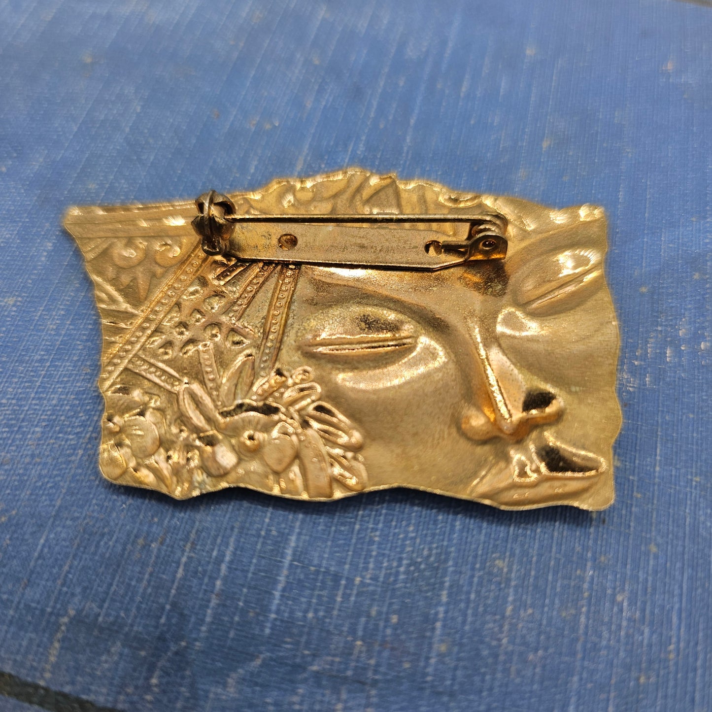 Asian Themed Gold Tone Face Brooch