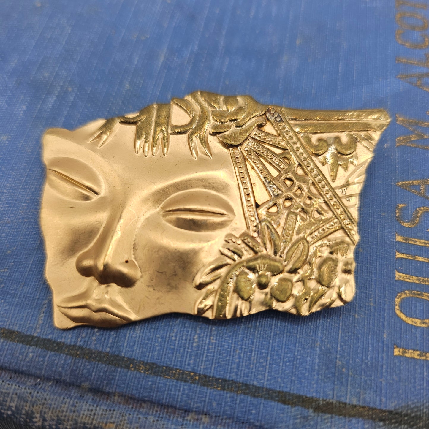 Asian Themed Gold Tone Face Brooch